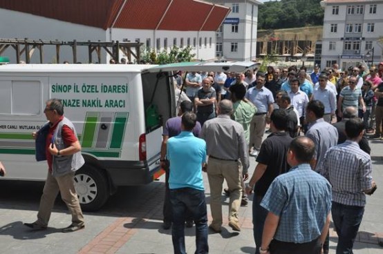 İntihar eden öğretim görevlisi son yolculuğuna uğurlandı