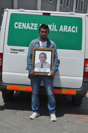 İntihar eden öğretim görevlisi son yolculuğuna uğurlandı