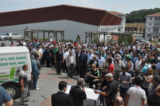 İntihar eden öğretim görevlisi son yolculuğuna uğurlandı