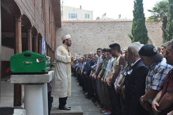 İntihar eden öğretim görevlisi son yolculuğuna uğurlandı