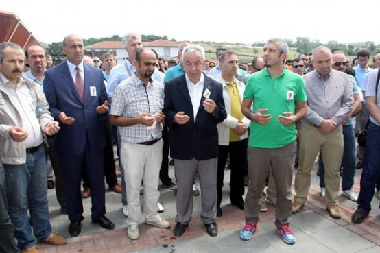 İntihar eden öğretim görevlisi son yolculuğuna uğurlandı