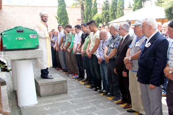 İntihar eden öğretim görevlisi son yolculuğuna uğurlandı