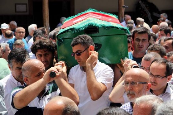 İntihar eden öğretim görevlisi son yolculuğuna uğurlandı