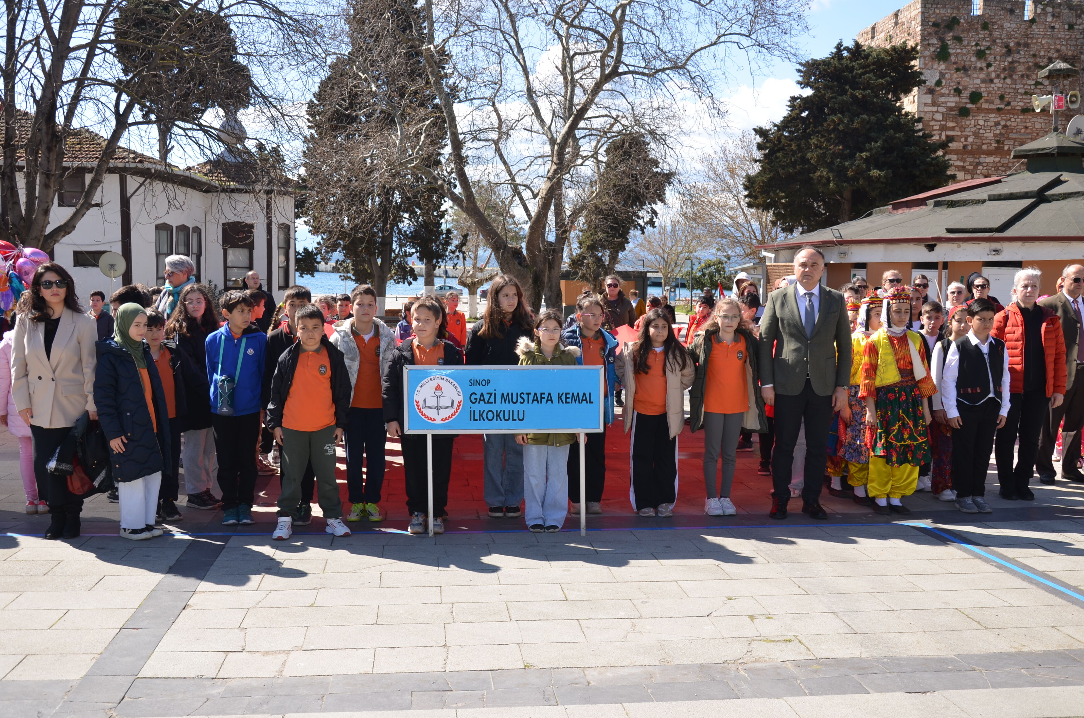 Halk Oyunları Gösterisi