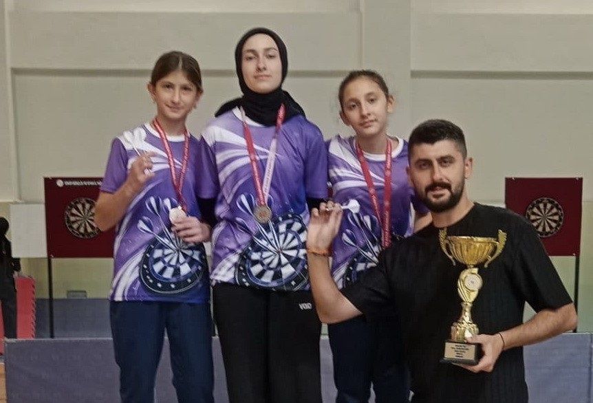 Ayaz Ortaokulu Dart Takımı'ndan dördüncü birincilik