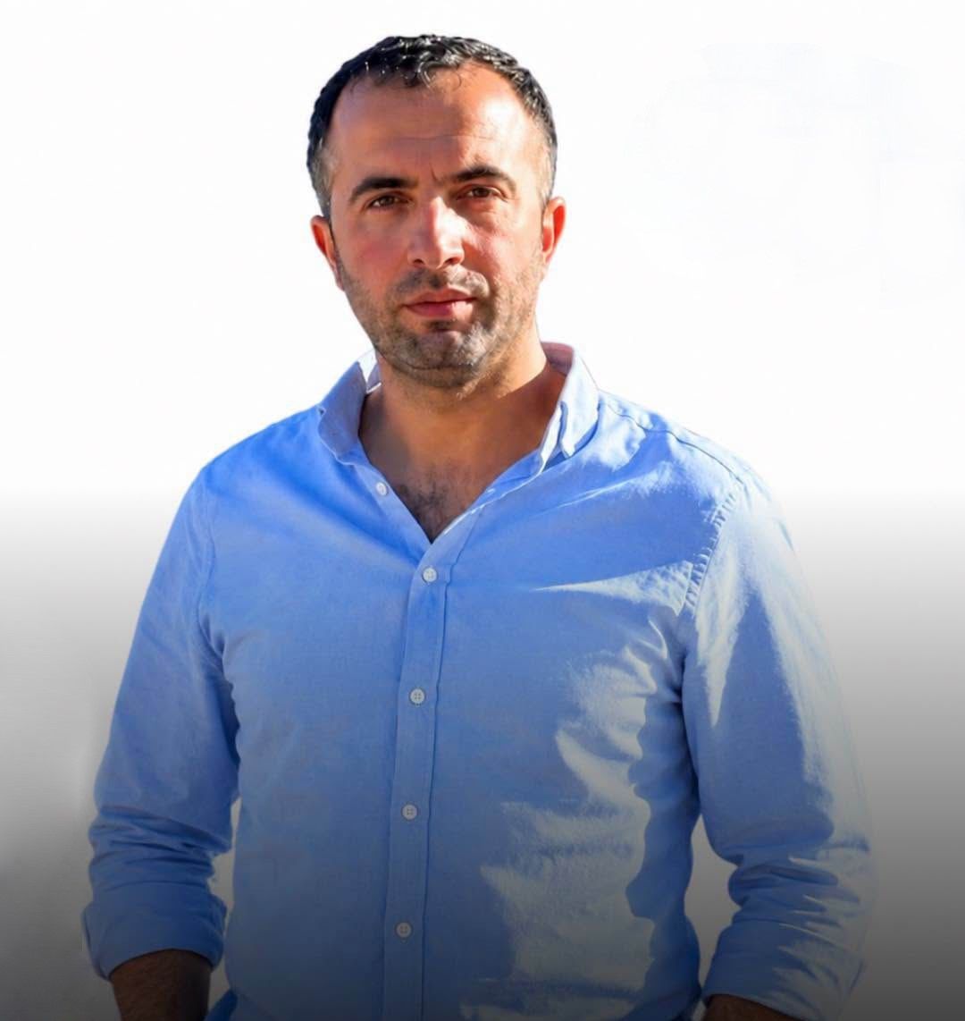 İnşaatta üzerine demir düşen işçi öldü