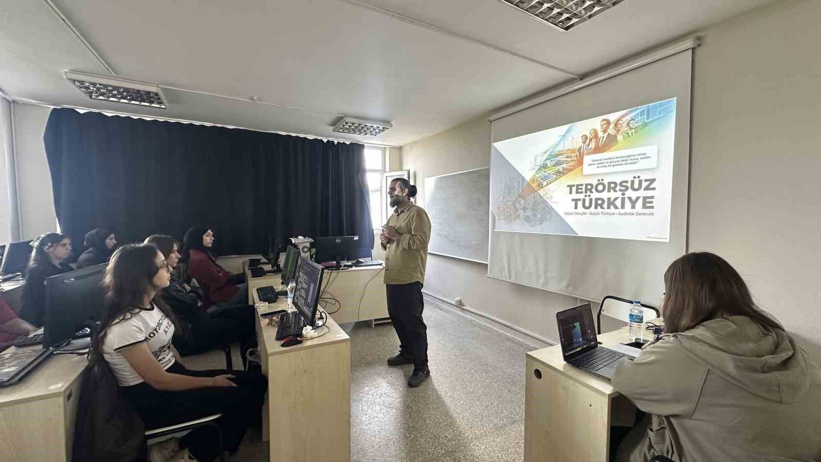 OMÜ'de yeni akademik yılın ilk dersi 'Terörsüz Türkiye'